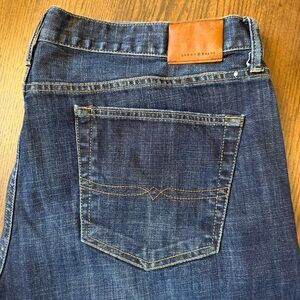 Lucky Brand Men's Dark Blue Classic Straight Jeans. Size 42x32